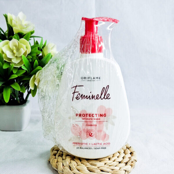 Oriflame Feminelle Protecting Intimate Wash