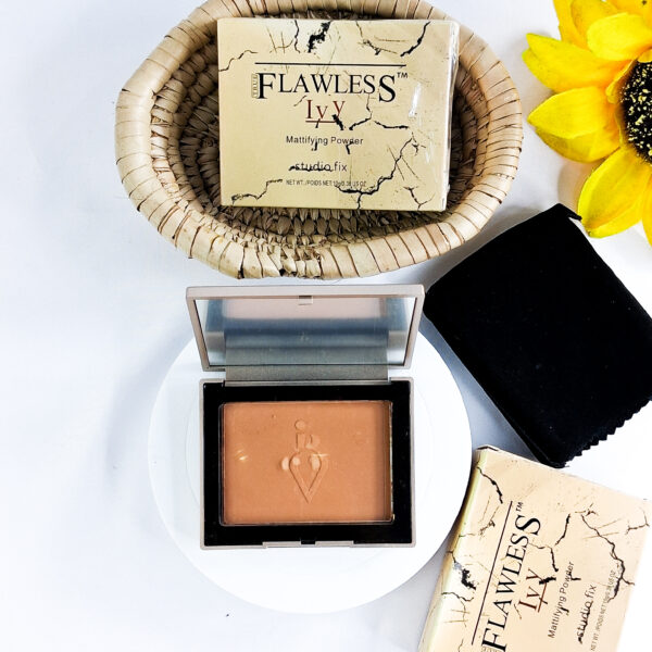 Flawless Ivy Mattifying Powder Studio Fix
