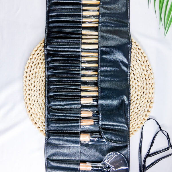 Bobby Brown 24  Set Of Brush