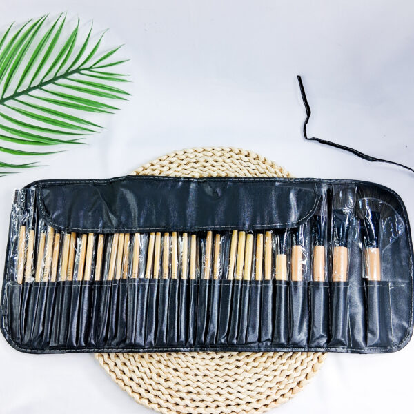 Bobbi Brown 32 Set Of Brush